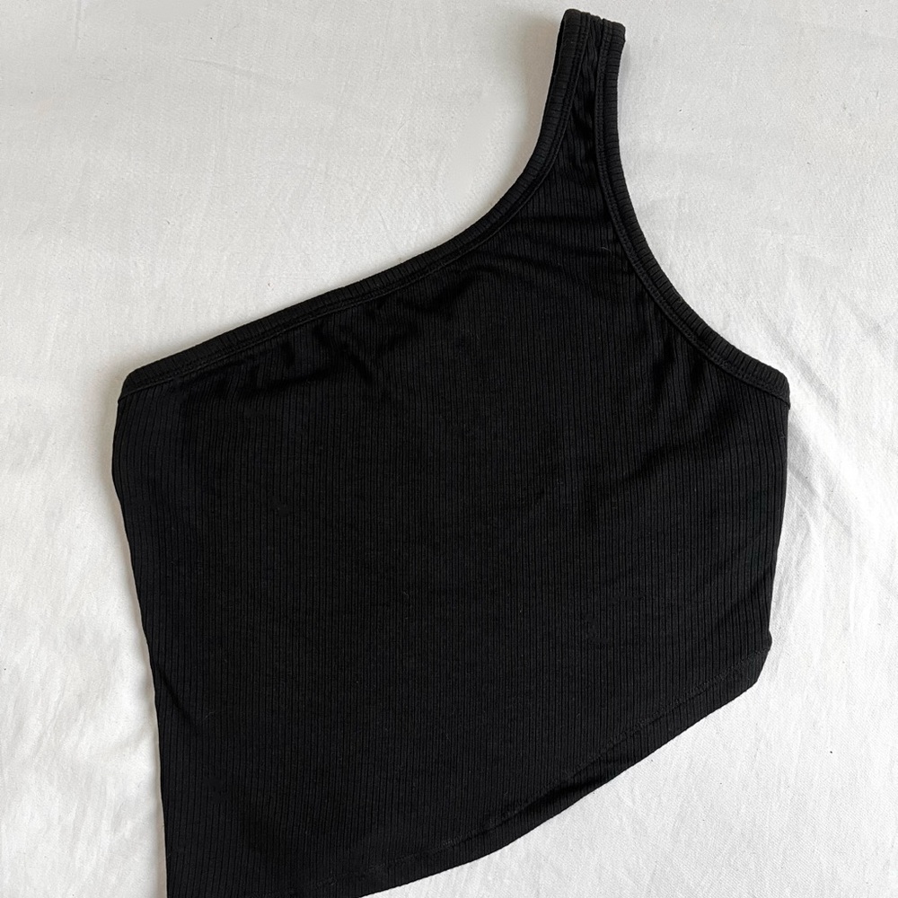 asymmetrical black ribbed crop top - Picture 3 of 3